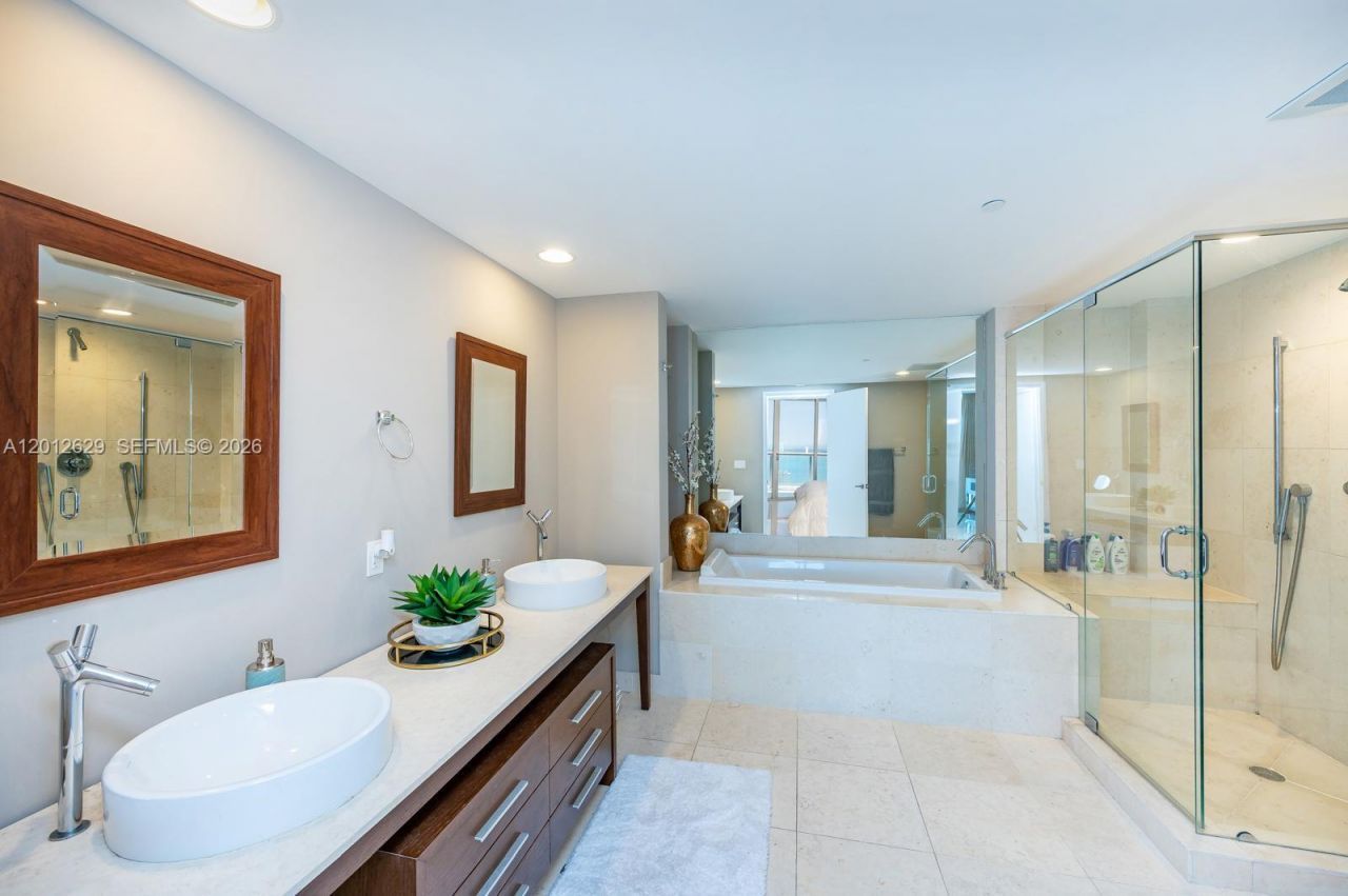 465 E Brickell Ave , Unit 5305, Miami, FL 33131 Photo