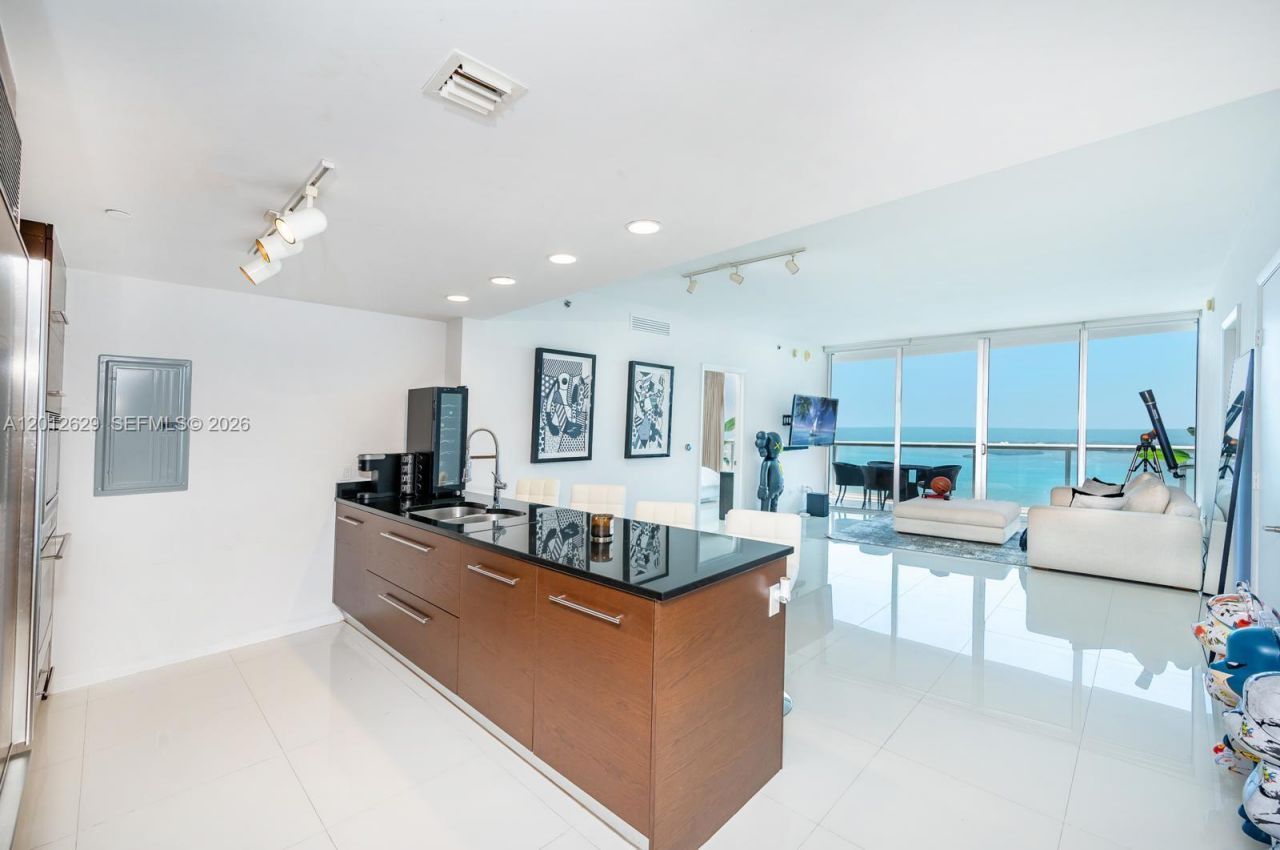 465 E Brickell Ave , Unit 5305, Miami, FL 33131 Photo