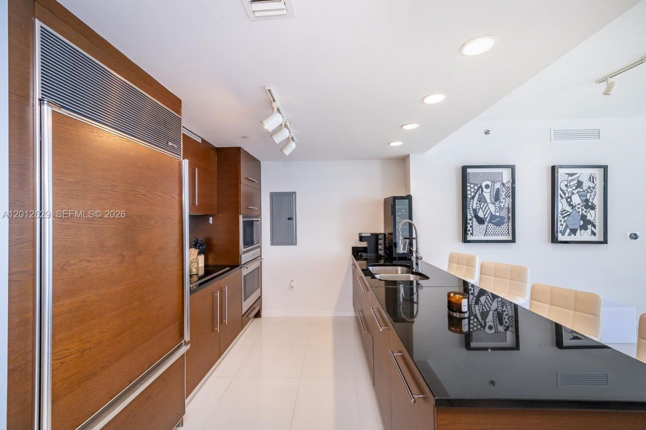 465 E Brickell Ave , Unit 5305, Miami, FL 33131 Photo