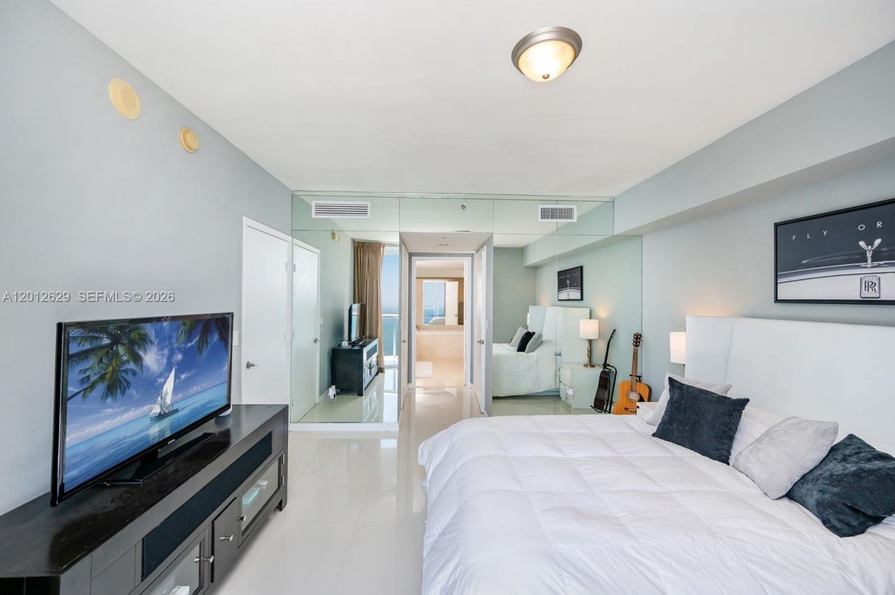 465 E Brickell Ave , Unit 5305, Miami, FL 33131 Photo