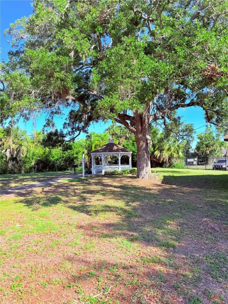 2710 46th Avenue Drive W, Bradenton, FL 34207 Photo