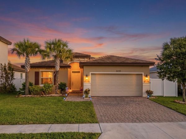 8095 NW Greenbank Circle, Port St. Lucie, FL 34987
