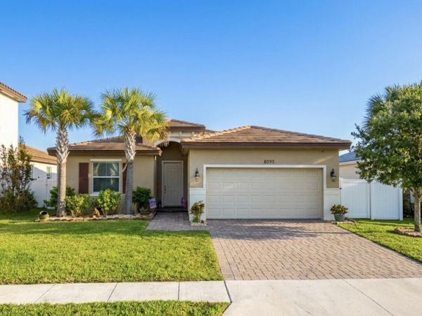 8095 NW Greenbank Circle, Port St. Lucie, FL 34987