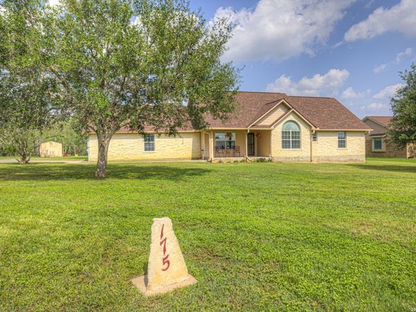 175 CREEKWOOD DR, Gonzales, TX 78629