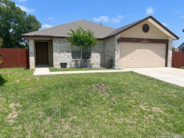 8227 CLUB MEADOW DR, Converse, TX 78109