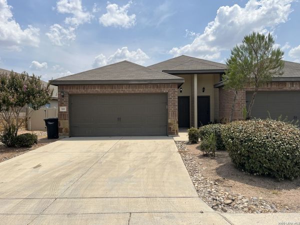 700 Saengerhalle Rd., New Braunfels, TX 78130
