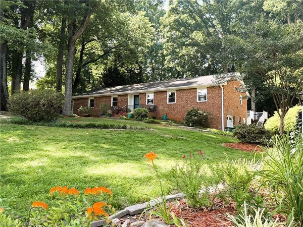 6834 Rollingwood Drive, Clemmons, NC 27012