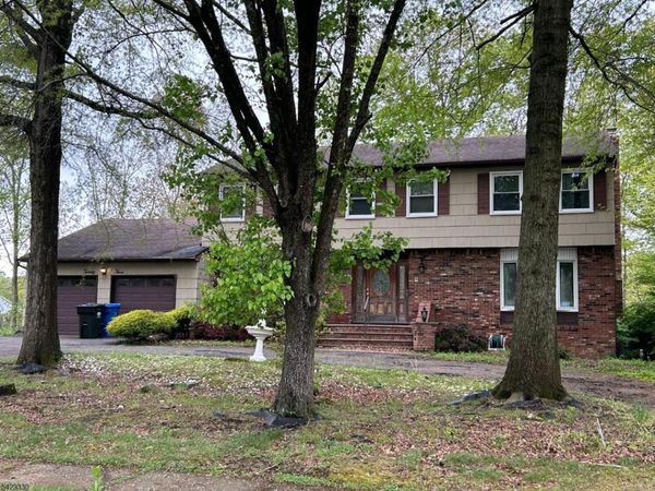 23 Briarwood Dr, Old Bridge, NJ 07747