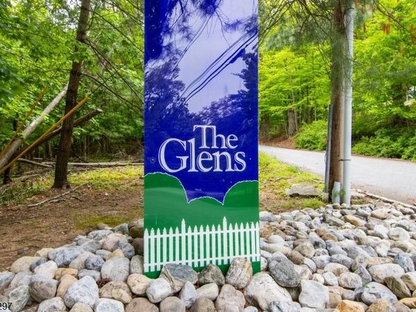 5616 Tudor Dr, Pequannock, NJ 07444