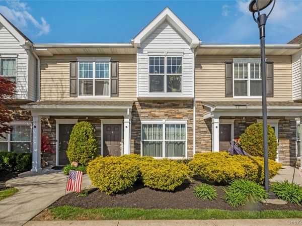 5 Hunter Drive , Central Islip, NY 11722
