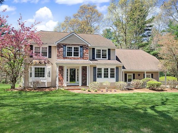 8 Pheasant Hill Rd, Hopkinton, MA 01748