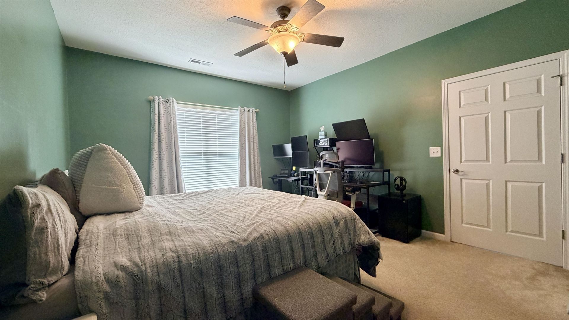 4104 Pinehurst Circle  Photo 10