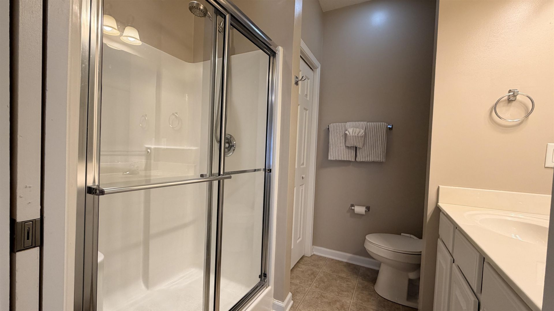 4104 Pinehurst Circle  Photo 14