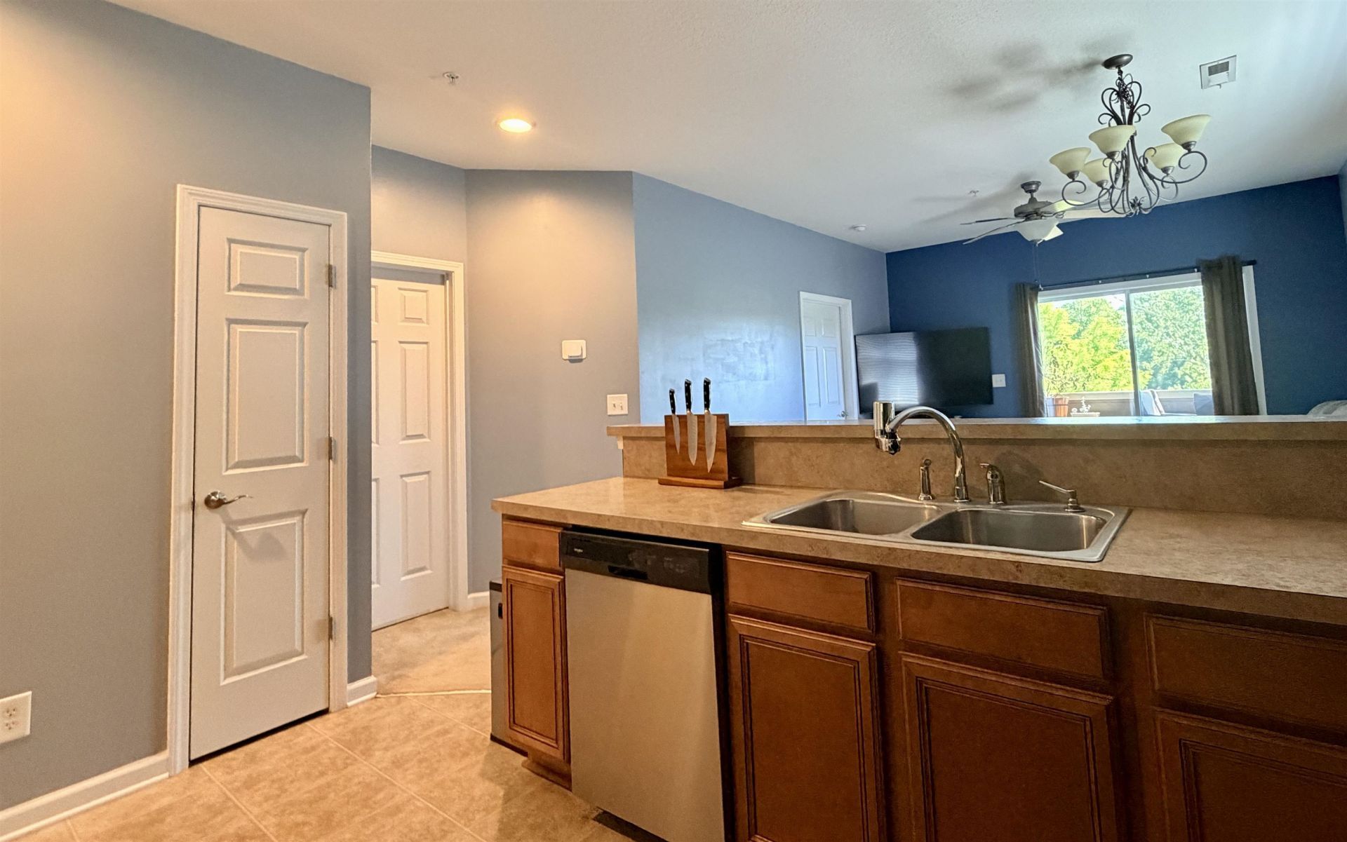 4104 Pinehurst Circle  Photo 4