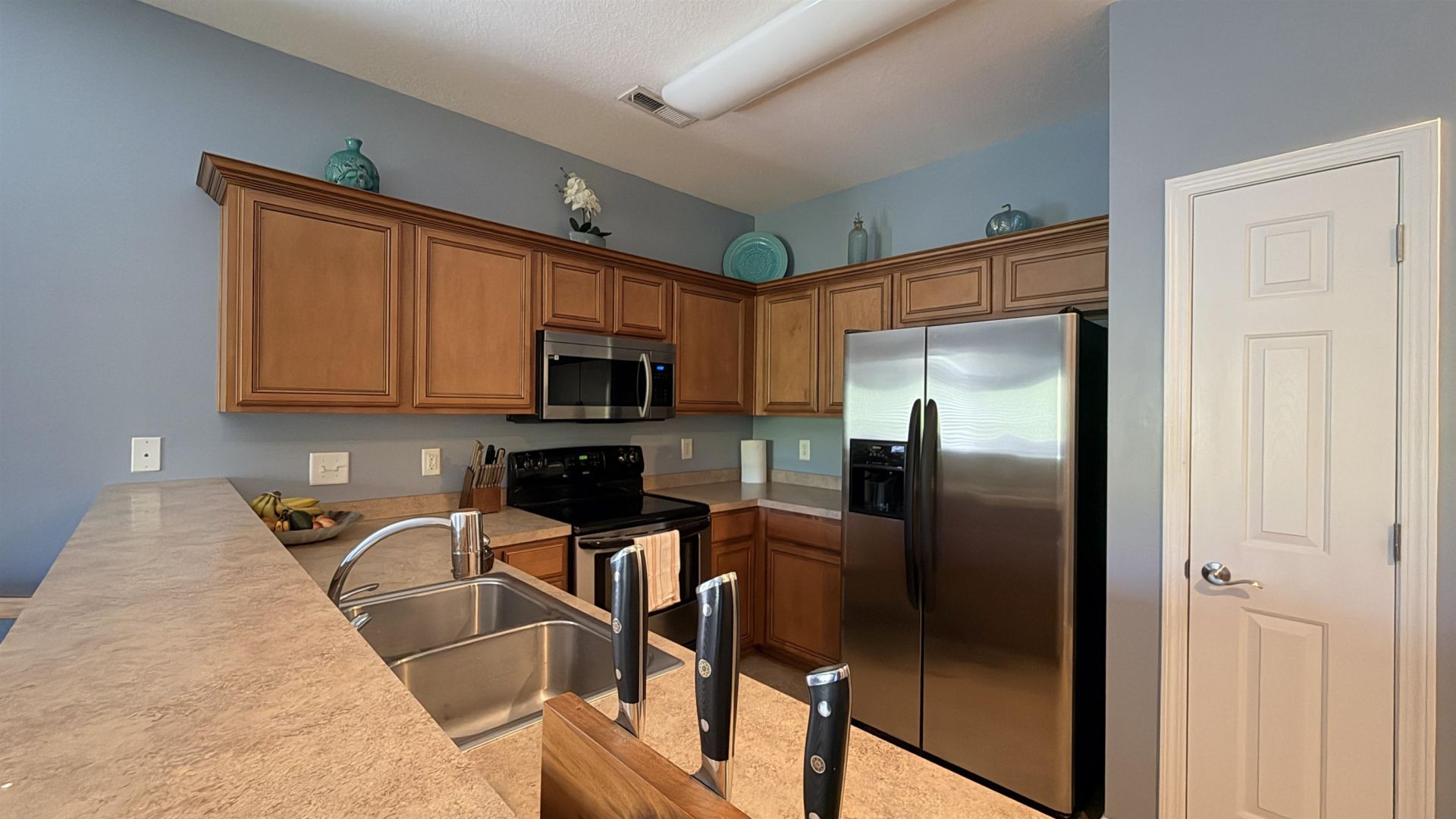 4104 Pinehurst Circle  Photo 5