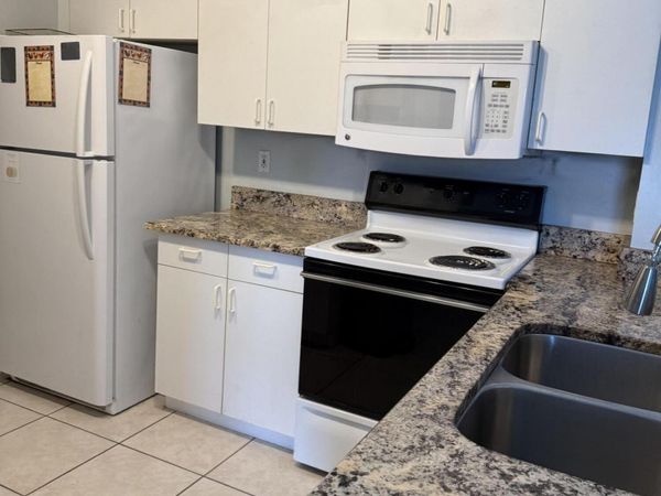 1550 S 42nd Circle , Unit 202, Vero Beach, FL 32967