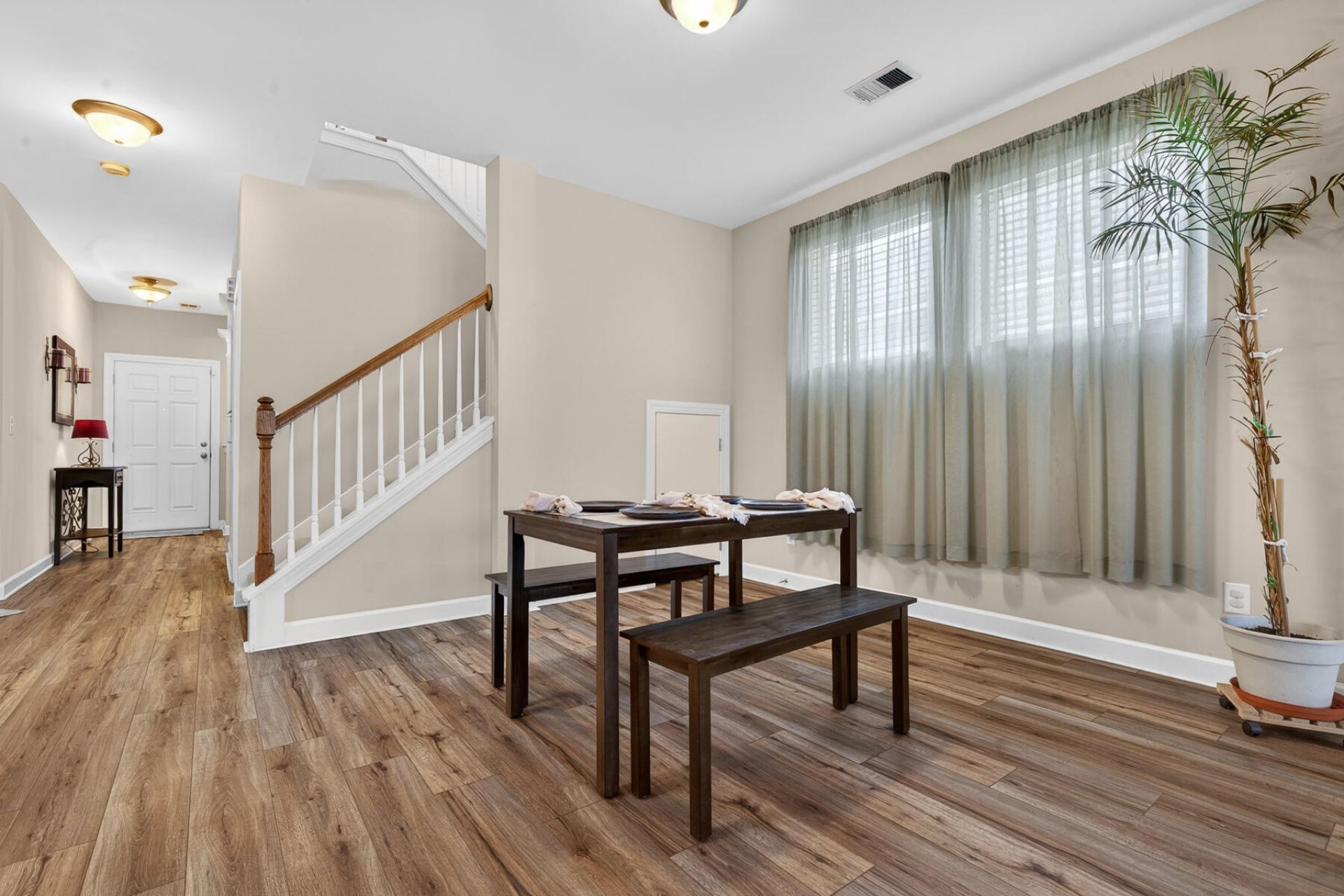 2082 Clipstone Drive Photo 11