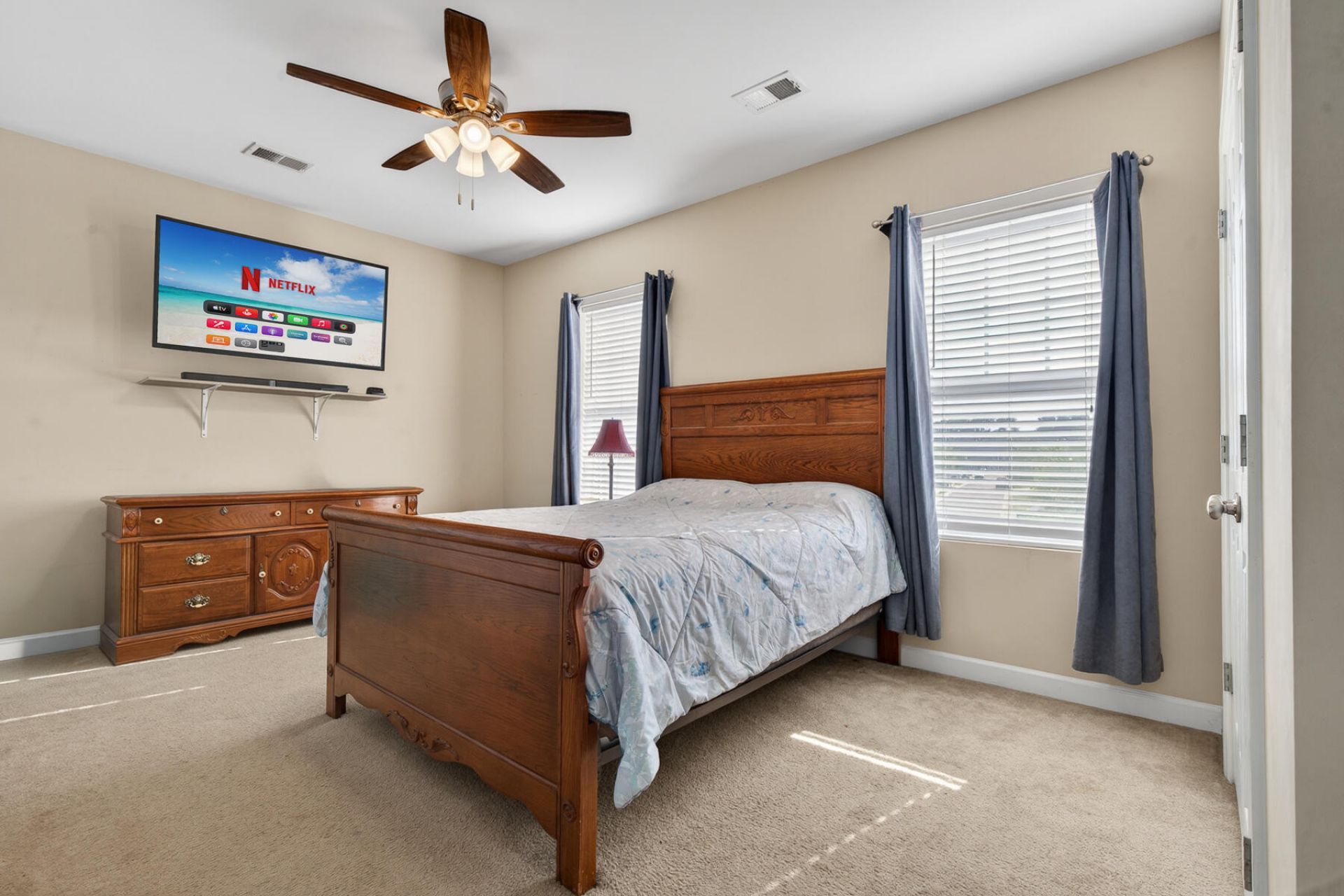 2082 Clipstone Drive Photo 33
