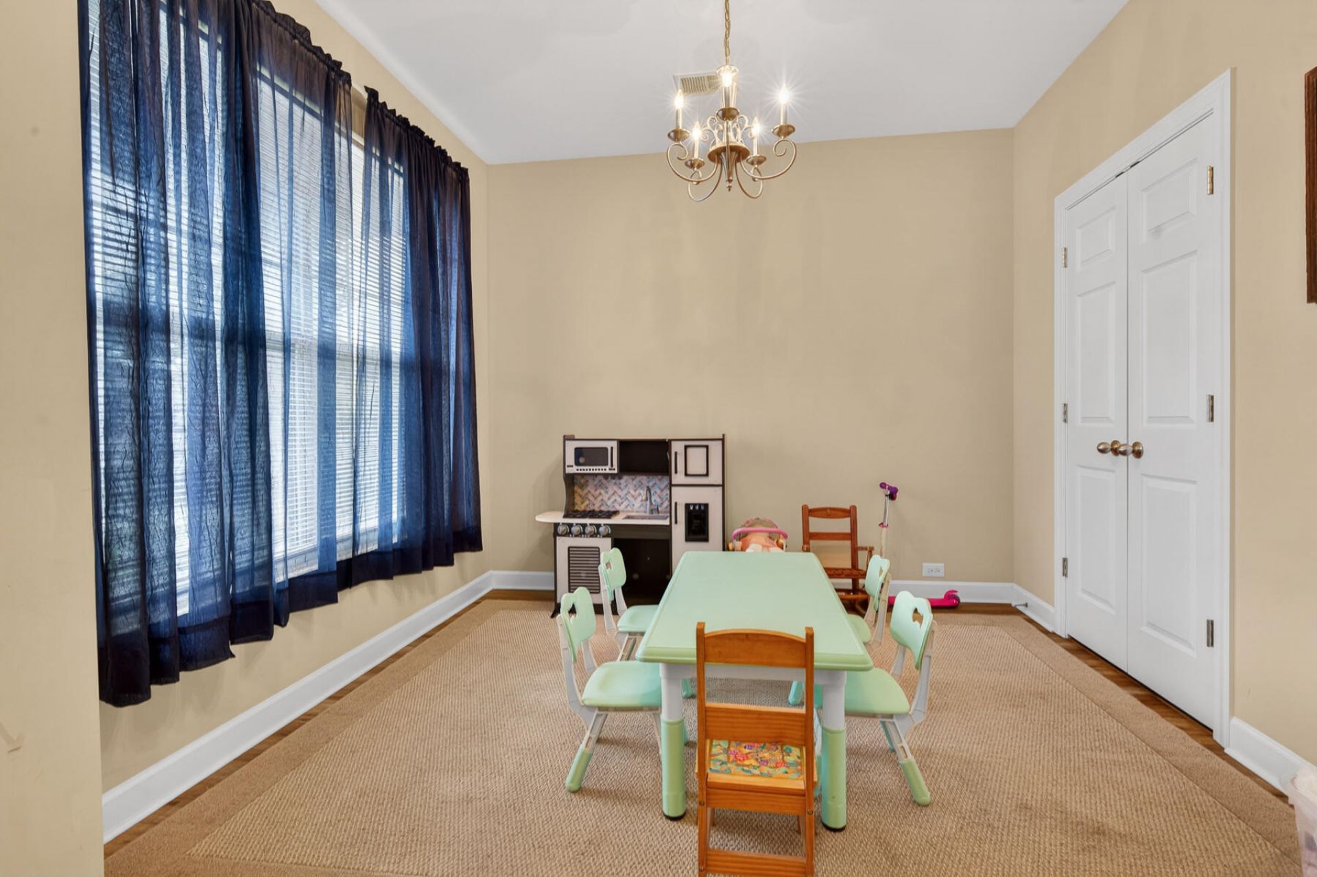 2082 Clipstone Drive Photo 8
