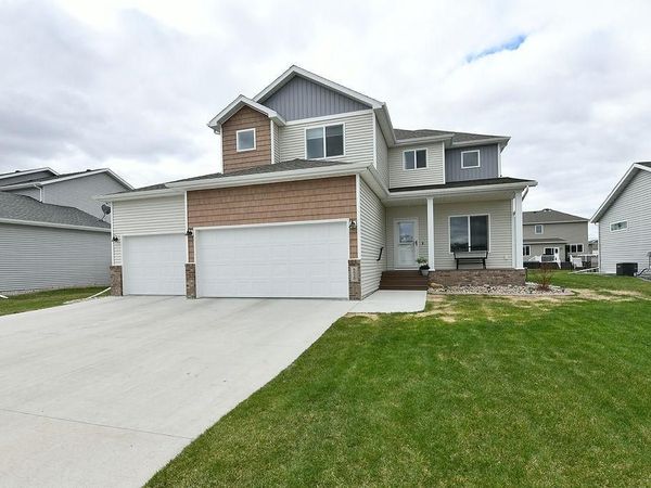 6620 57th Avenue S, Fargo, ND 58104