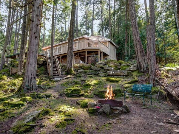 762 Kippen Rd , Mayne Island, BC V0N 2J1