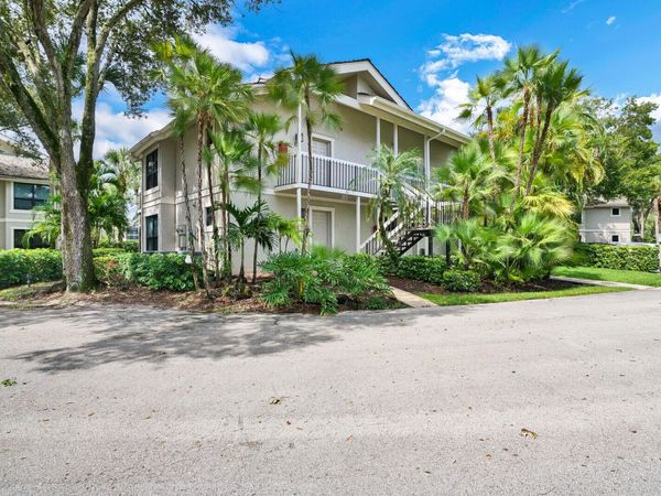 11863 Wimbledon Circle, Unit 423, Wellington, FL 33414