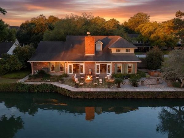6 MARY RIDGE Court , River Ridge, LA 70123