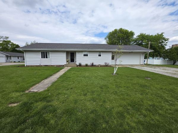 200 W South Street , Flanagan, IL 61740