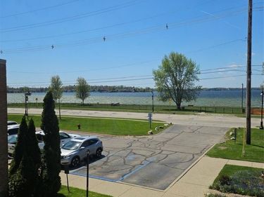 1605 Cass Lake Road, Keego Harbor, MI 48320