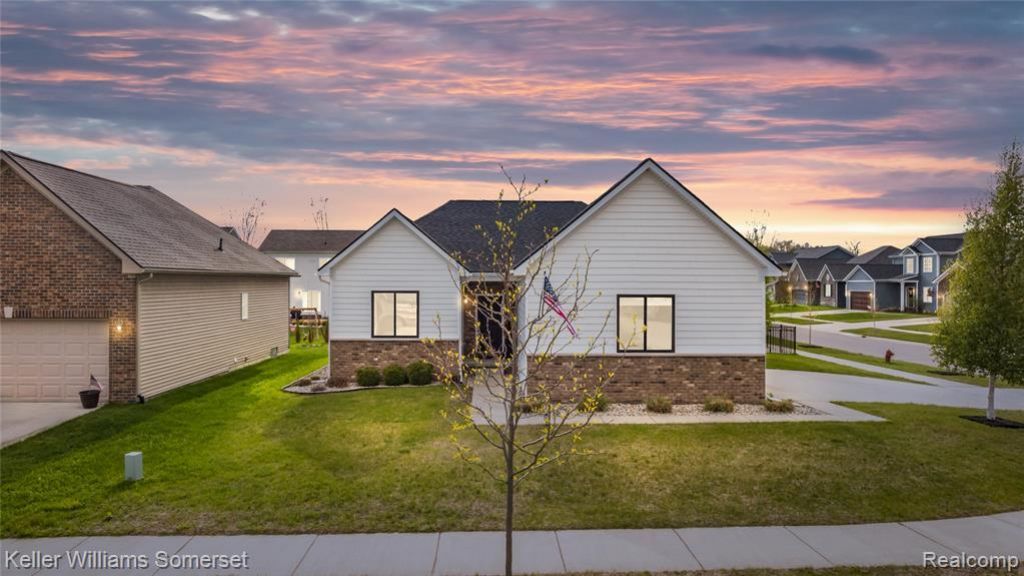 328 Hidden River E, Holly Township, MI 48442 Main Photo