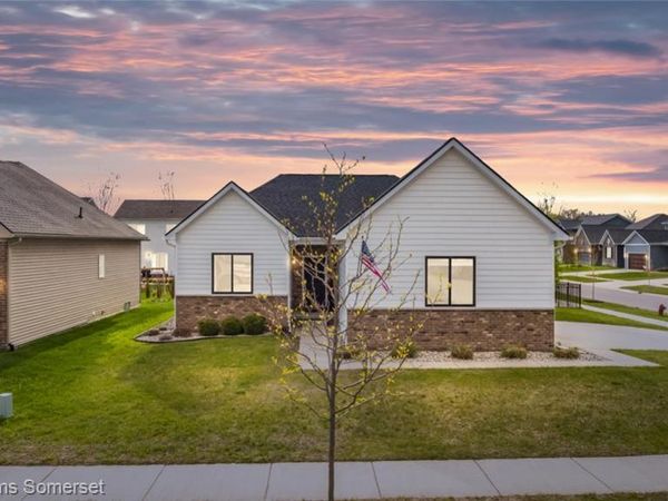 328 Hidden River E, Holly Twp, MI 48442
