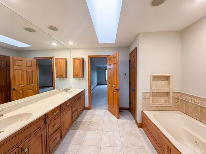 4758 Carriage Drive, Mason, OH 45040 Photo 6