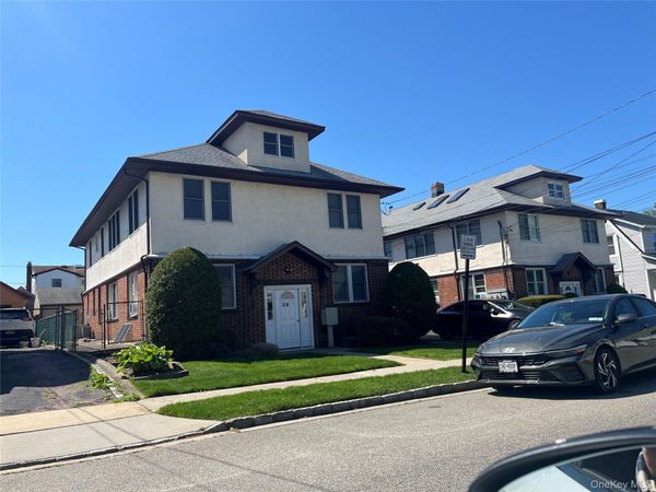 39 Notre Dame Avenue, Hicksville, NY 11801