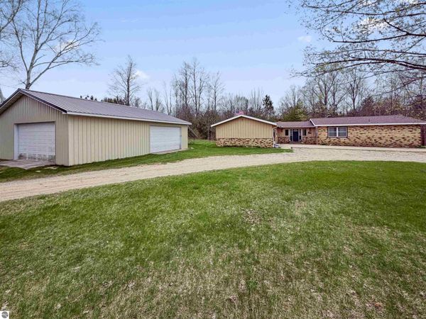 4411 11 Road N, Mesick, MI 49688