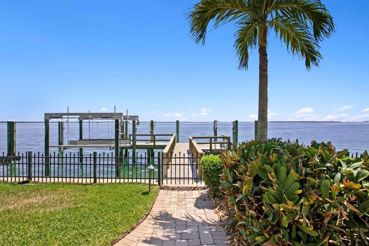 611 1st Avenue S, Tierra Verde, FL 33715 Photo