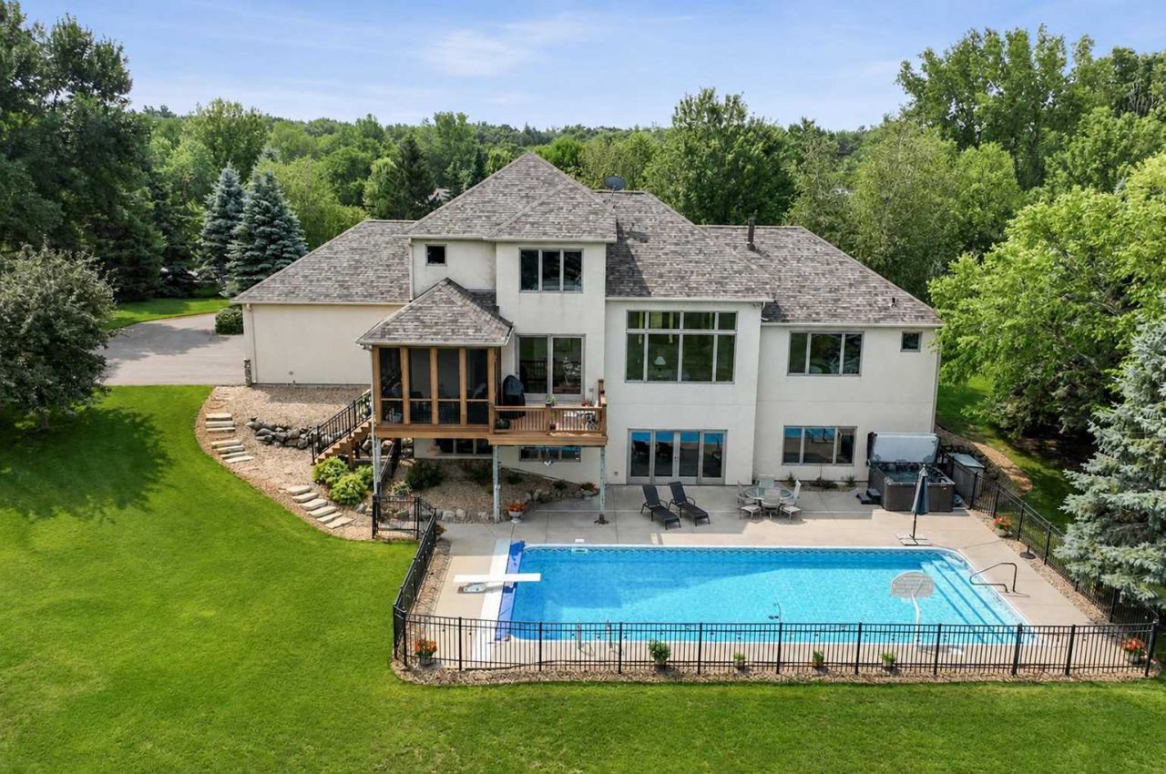 411 Emerald Lane, Mahtomedi, MN 55115