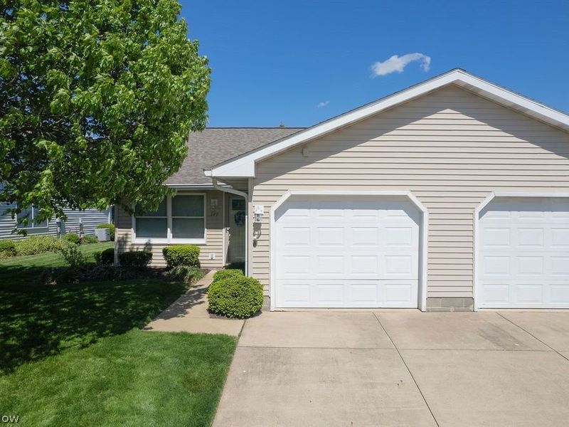 249 W Heatherwood Drive, Barberton, OH 44203 Photo 1