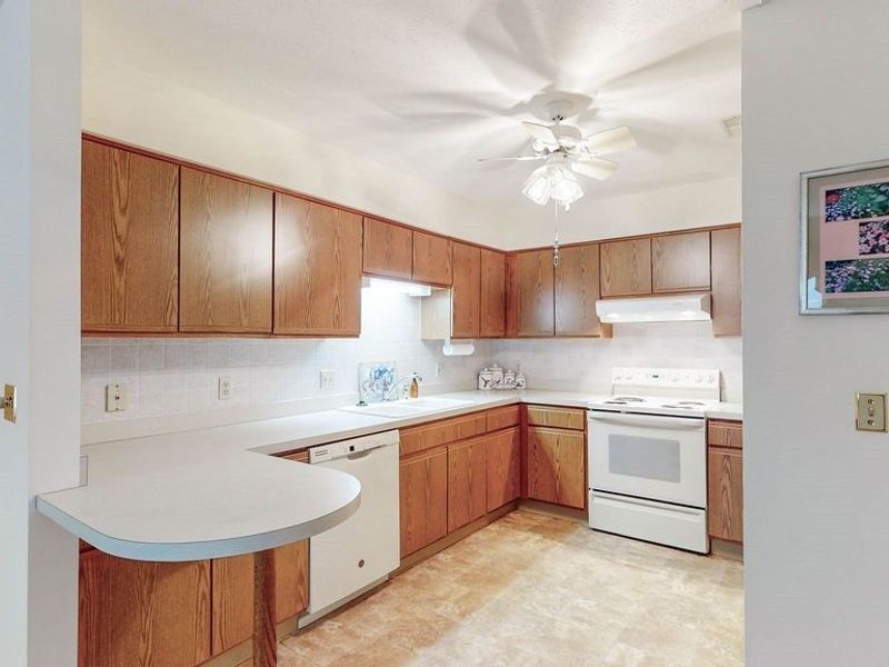 249 W Heatherwood Drive, Barberton, OH 44203 Photo 10