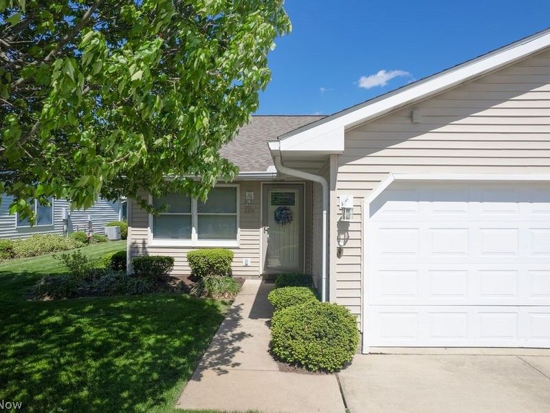 249 W Heatherwood Drive, Barberton, OH 44203 Photo 2
