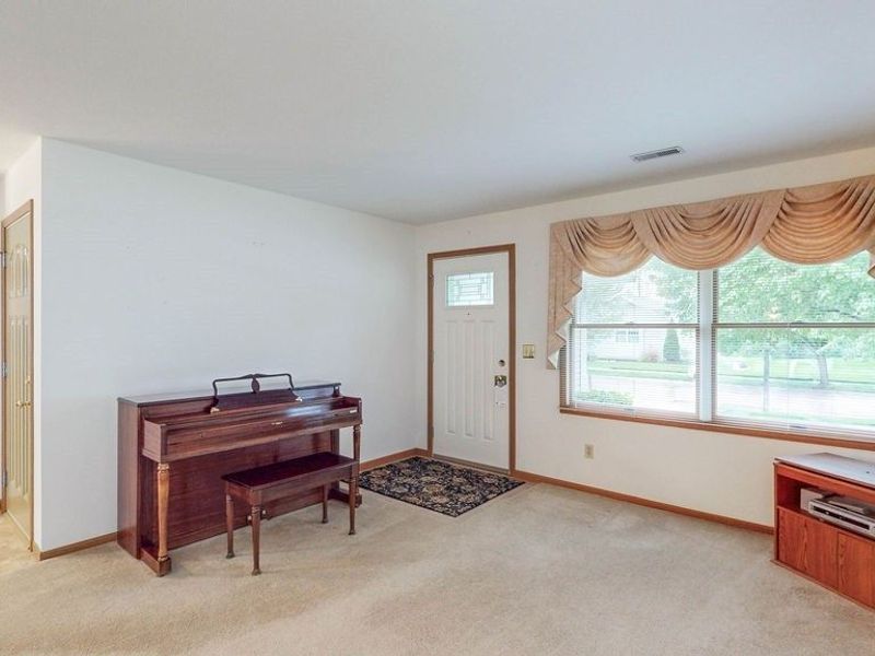 249 W Heatherwood Drive, Barberton, OH 44203 Photo 4