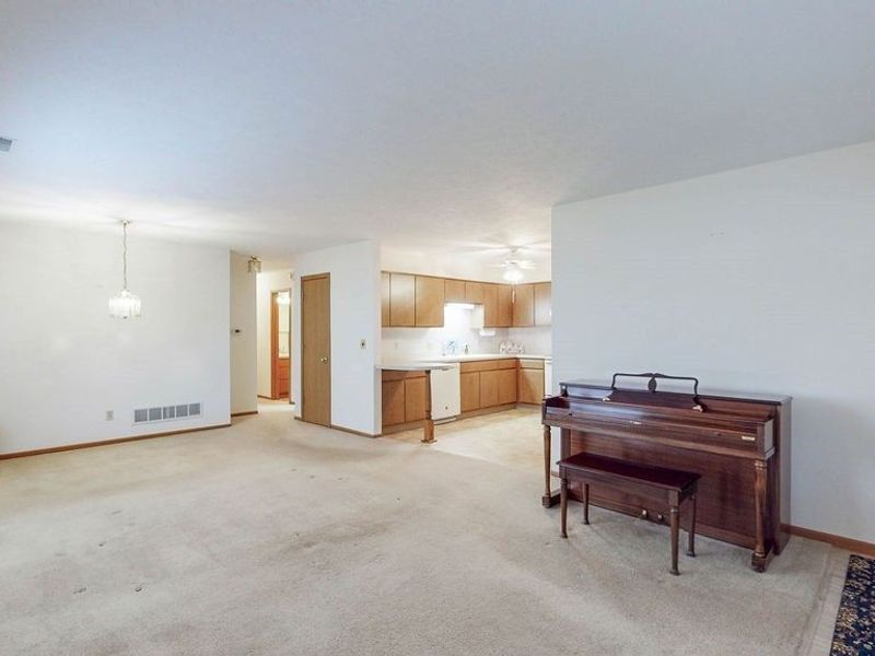 249 W Heatherwood Drive, Barberton, OH 44203 Photo 6