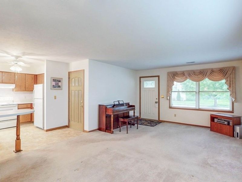 249 W Heatherwood Drive, Barberton, OH 44203 Photo 9