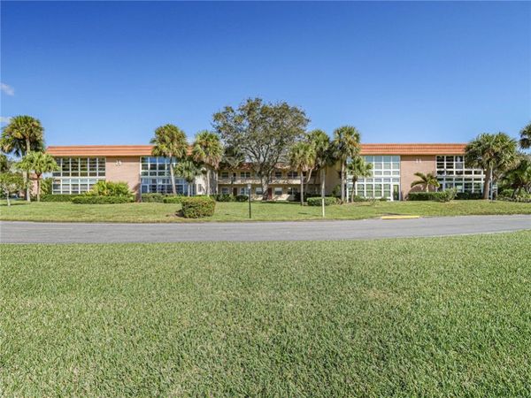 29 Vista Gardens Trail, Unit 203, Vero Beach, FL 32962