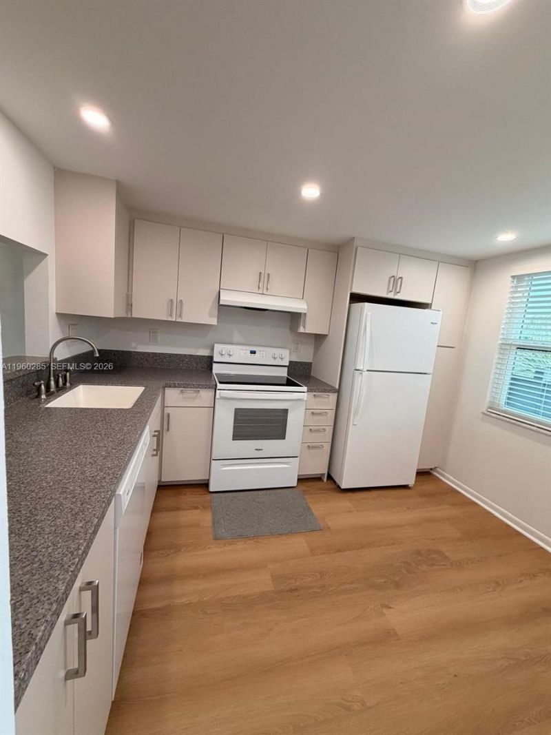 900 Colony Point Cir, Unit 505, Pembroke Pines, FL 33326 Photo