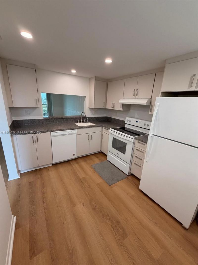 900 Colony Point Cir, Unit 505, Pembroke Pines, FL 33326 Photo