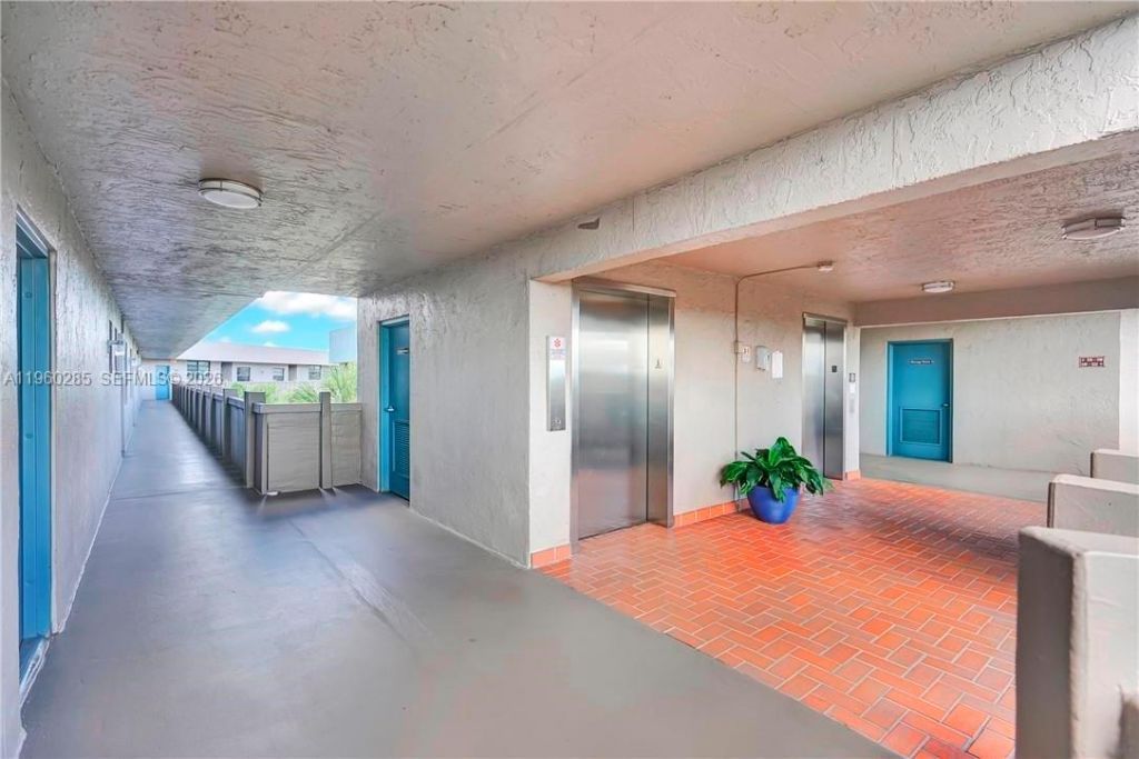 900 Colony Point Cir, Unit 505, Pembroke Pines, FL 33326 Photo