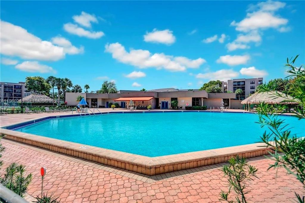 900 Colony Point Cir, Unit 505, Pembroke Pines, FL 33326 Photo