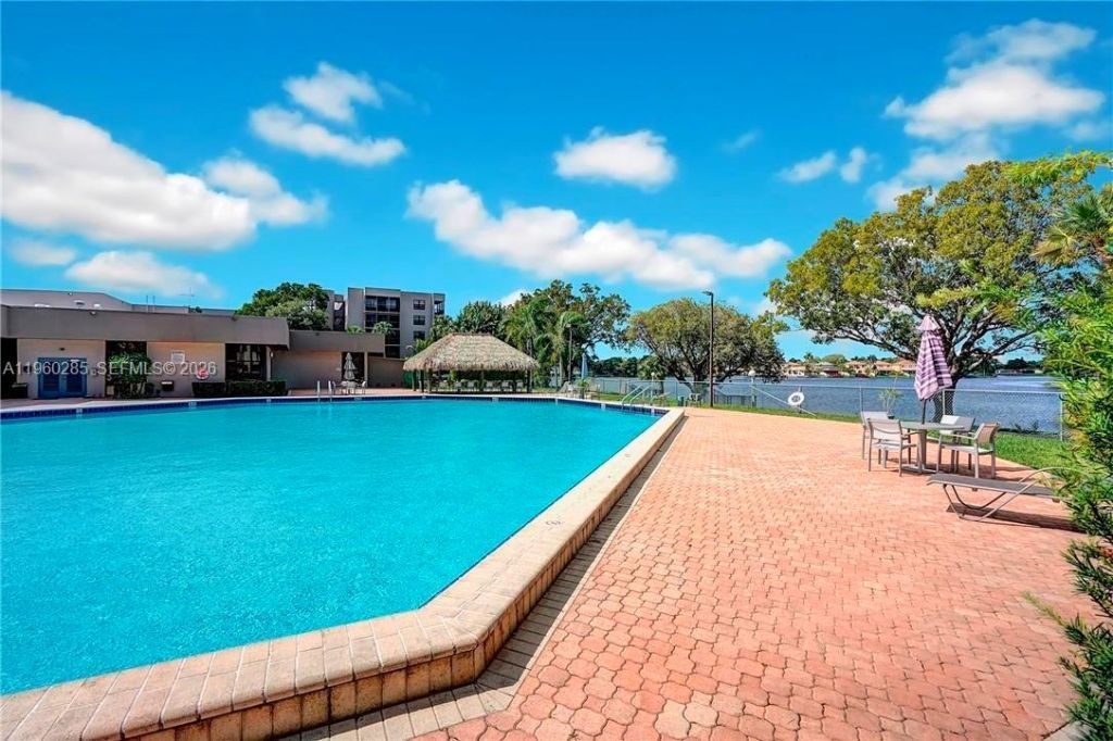 900 Colony Point Cir, Unit 505, Pembroke Pines, FL 33326 Photo