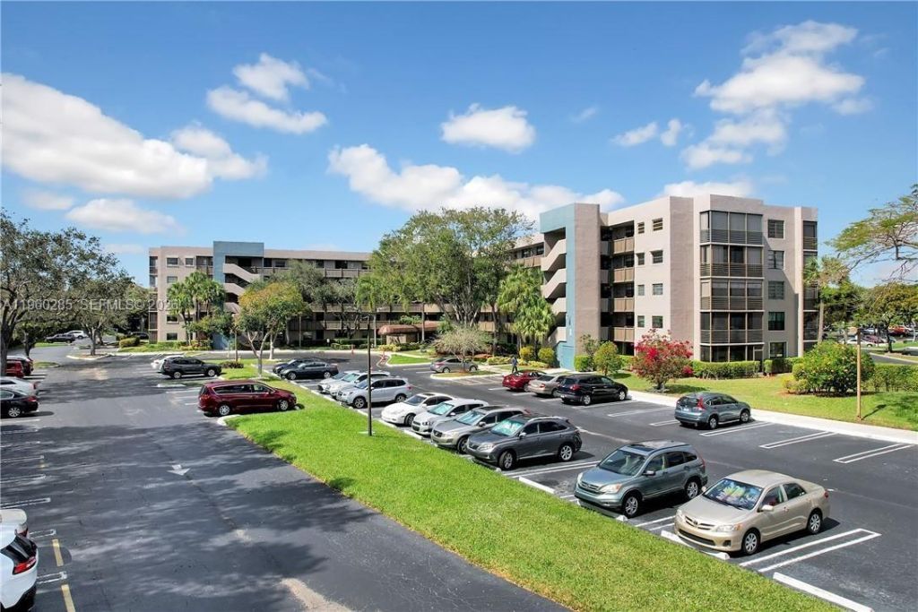 900 Colony Point Cir, Unit 505, Pembroke Pines, FL 33326 Photo