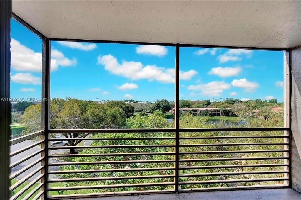 900 Colony Point Cir, Unit 505, Pembroke Pines, FL 33326 Photo